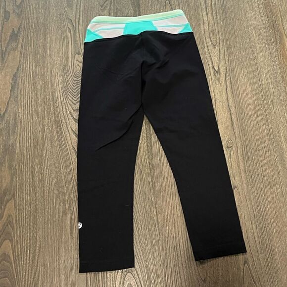 Lululemon Wunder Under Crop in Black/Teal Quilt Size 4 - Picture 6 of 8